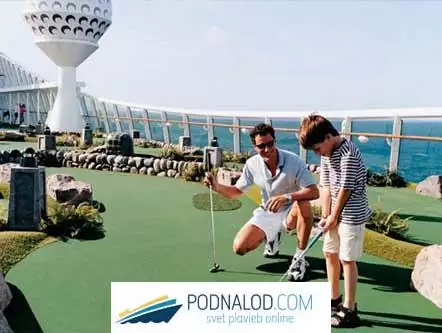 RCCL Navigator of the seas - minigolf